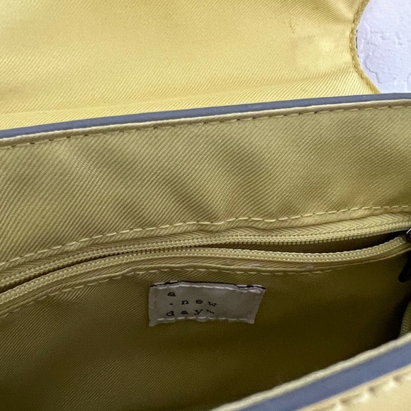 TARGET YELLOW BAG - Picture 2 of 5